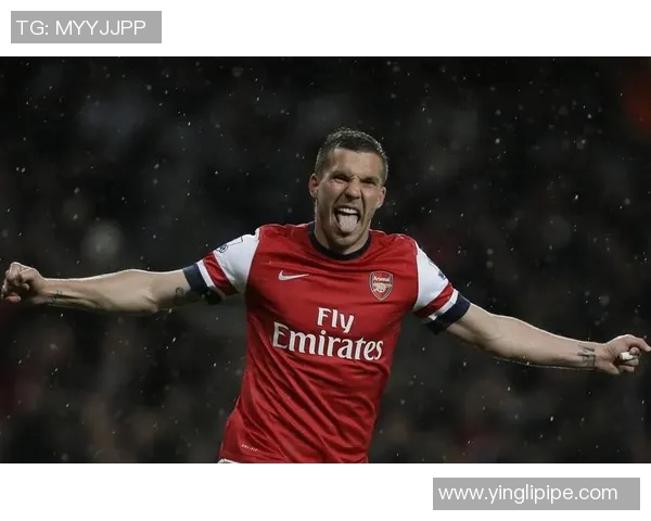 黑白风格足球明星壁纸精选展现运动魅力与艺术之美