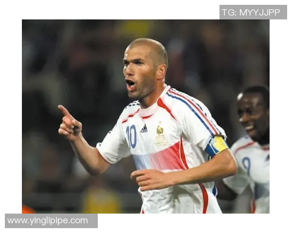 当今足坛最受欢迎的明星球员是谁他的影响力与成就分析